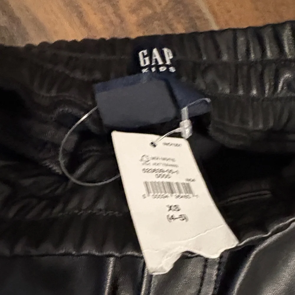 GAP Black Leather Kids Cargo Joggers- NEW Size XS (4/5)